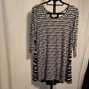 LYNN RITCHIE SILVER 3/4 Sleeve, Back Cut Out Criss Cross Mesh Top, MEDIUM, NWT
